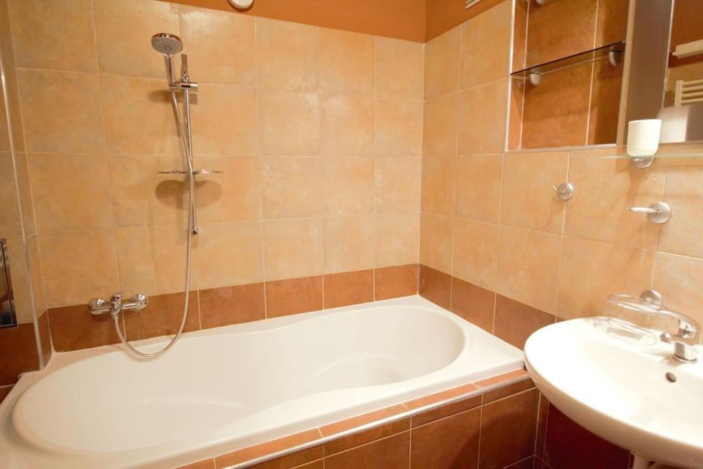 Comfort 2Bedrooms Quite Place!-Vinohrady Praga Exterior foto